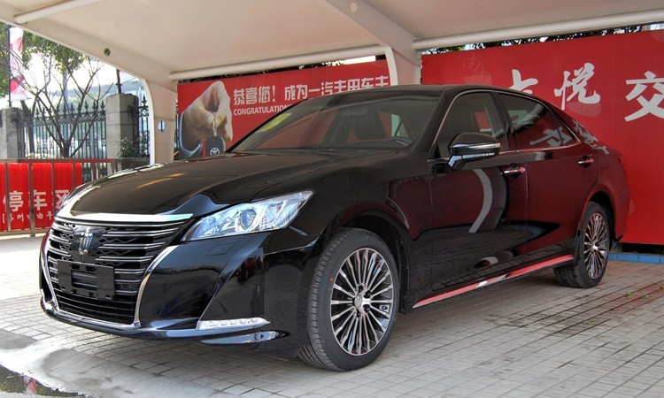 "老干部"变"帅小伙",16代丰田皇冠来了,全系上混动_凤凰网汽车_凤凰网