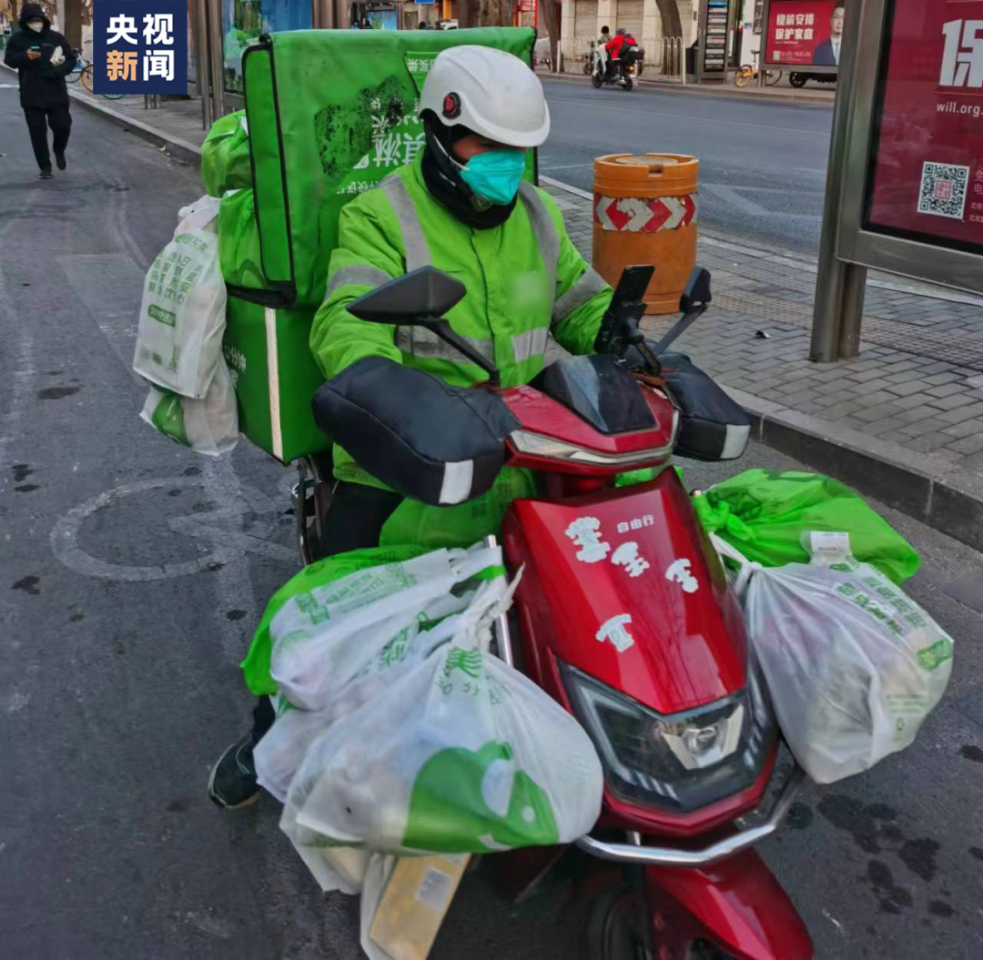 △韩庆仲在送货