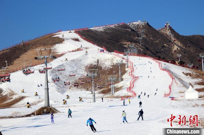 临汾九龙山庄滑雪场图片