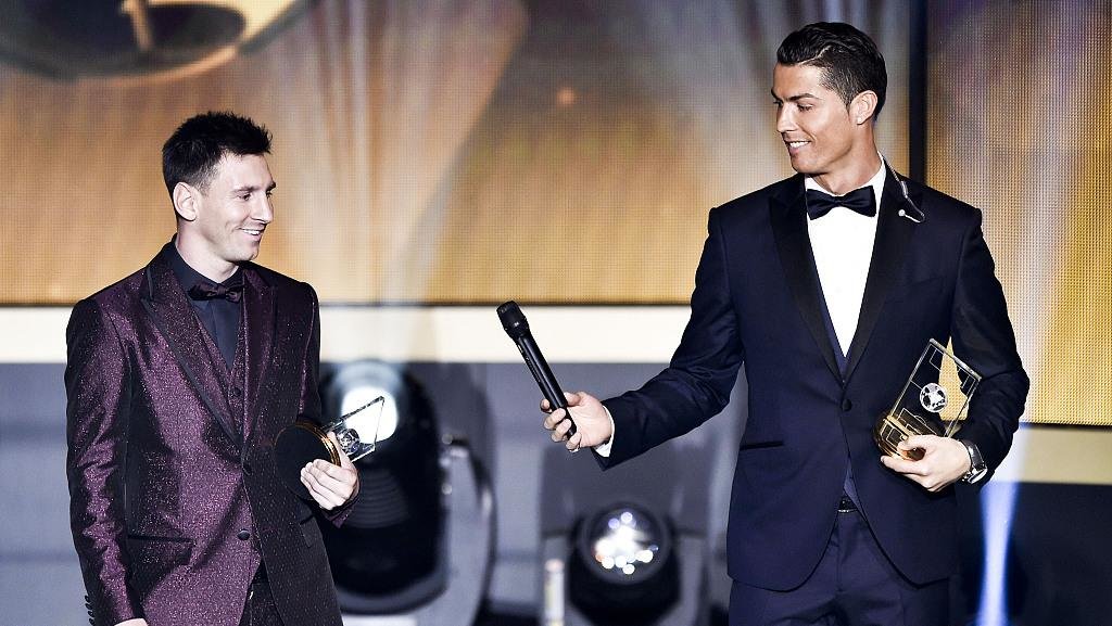 c罗和梅西相遇颁奖典礼.