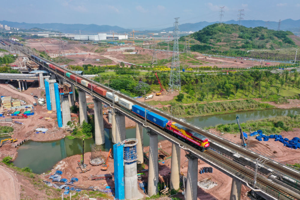 緬甸)國際鐵路班列從重慶果園港魚嘴車站順利發車(2022年5月23日攝