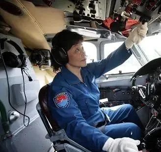 中国空军首位女师长程晓健