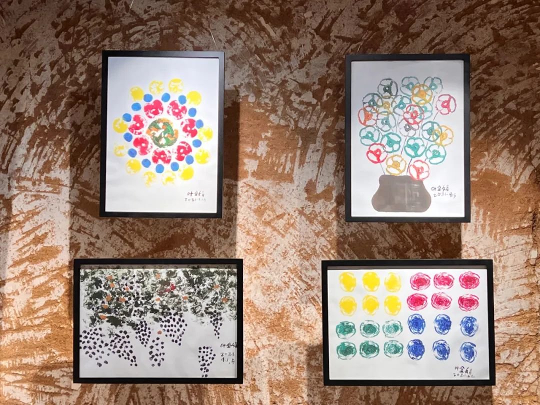 在松阳县三都乡松庄村的“桃空间”所展示的村民画作。