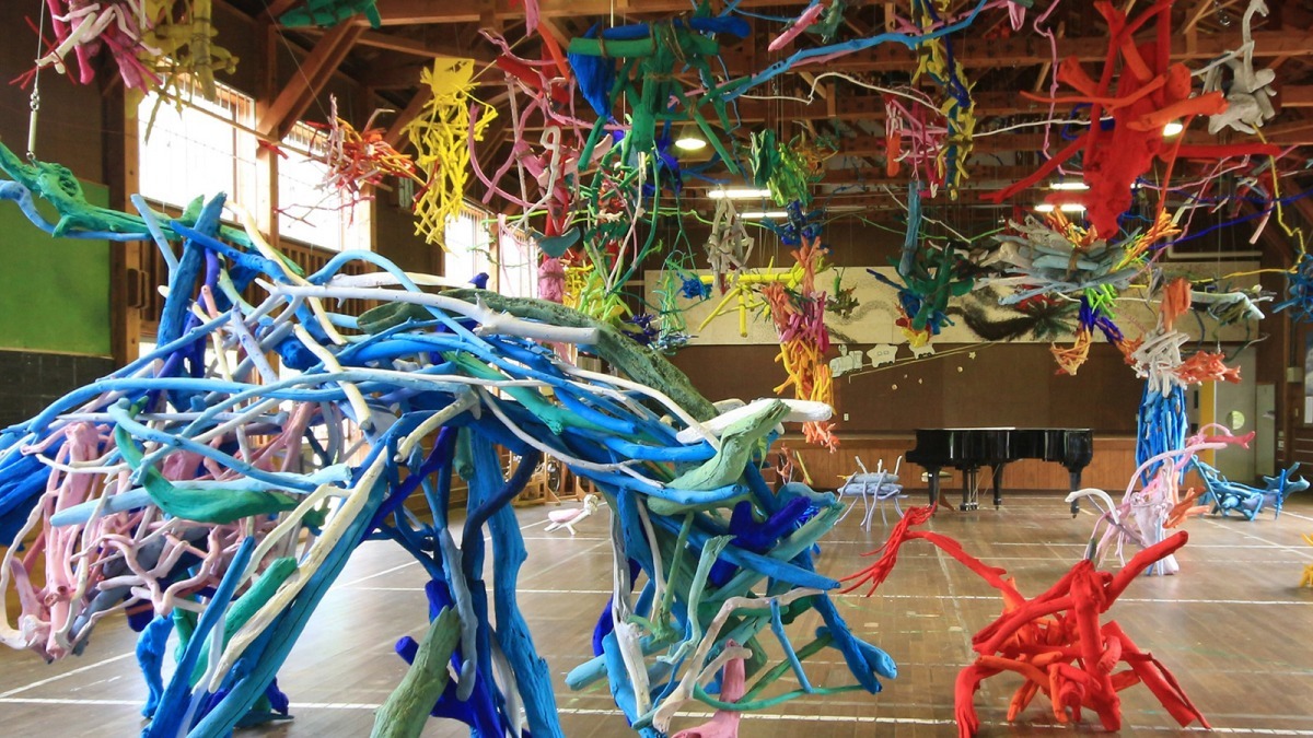 2009年,第四届越后妻有大地艺术开幕期间,由真田小学校舍改造的“钵&田岛征三的绘本美术馆”也正式开馆(美术馆所在地是一个被称为“钵”的村庄,因此而得名)。 钵&田岛征三的绘本美术馆官网 图