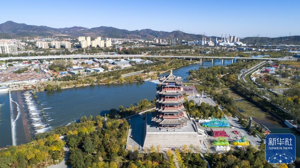 这是位于北京市的永定河门城湖段(2020年10月23日摄).