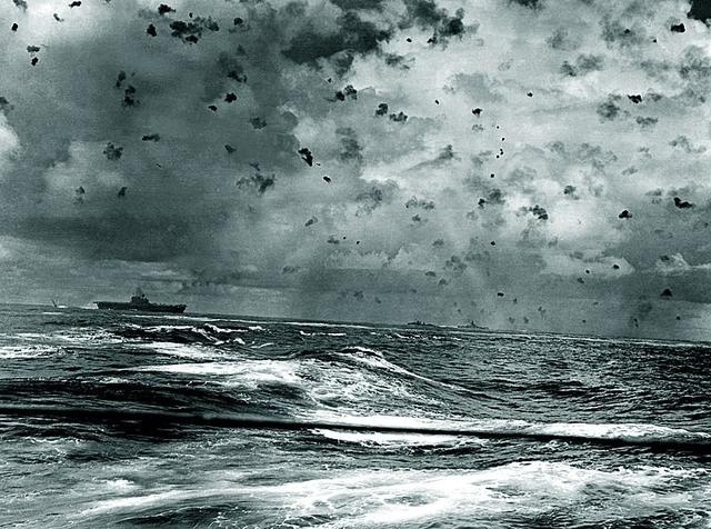 企业号上空的炮火