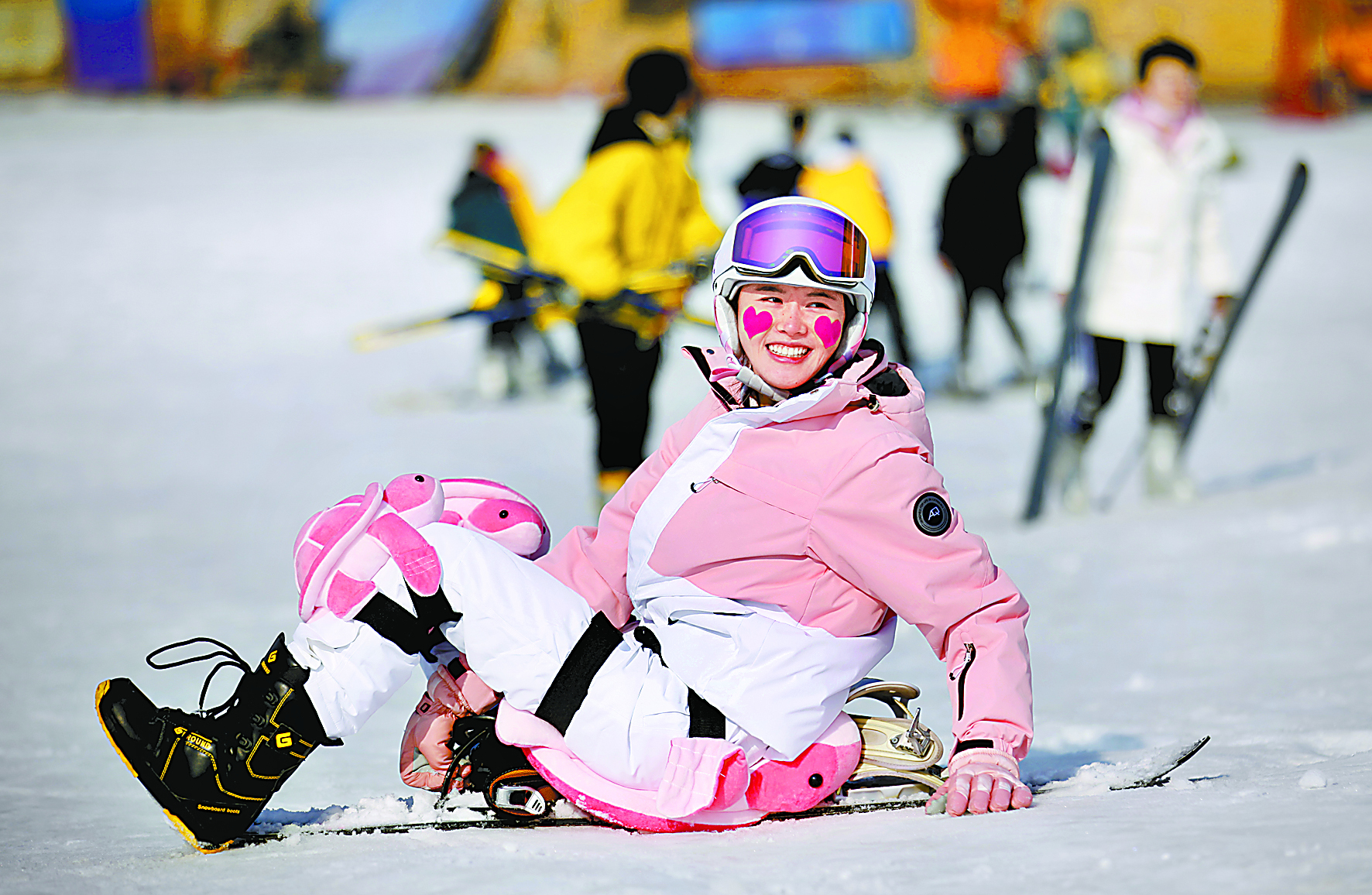 山西市民体验冰雪运动，快乐滑雪迎冬奥。