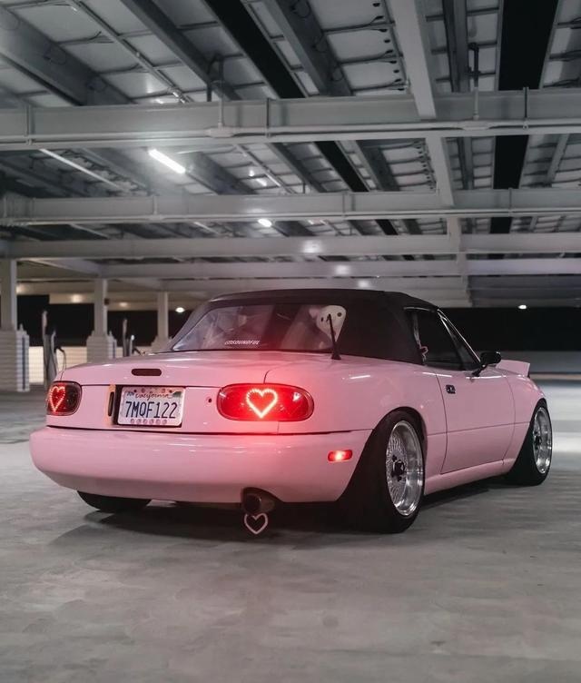 小姐姐的跳灯马自达mx5miata果然猛男粉还是比较适合妹子