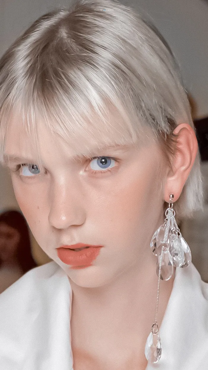 奶酷少年脸成高奢新宠模特女人帅起来真没男人什么事