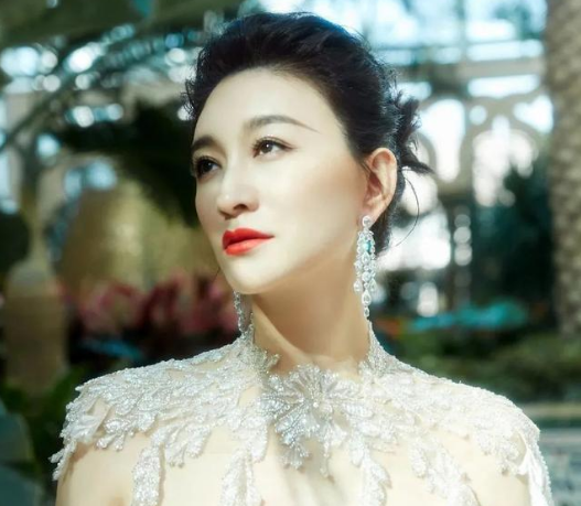 李小冉穿古装侧空翻舞蹈功底深厚 刘涛张大嘴惊呆贾玲开心鼓掌