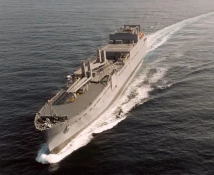美国军事海运司令部下辖的快速滚装船非常适合改装为武装导弹舰艇
