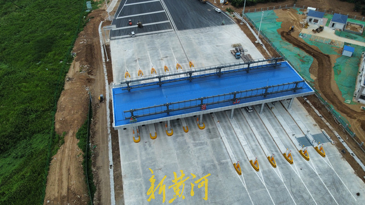 京台高速新收费站建成 收费岛变窄变瘦