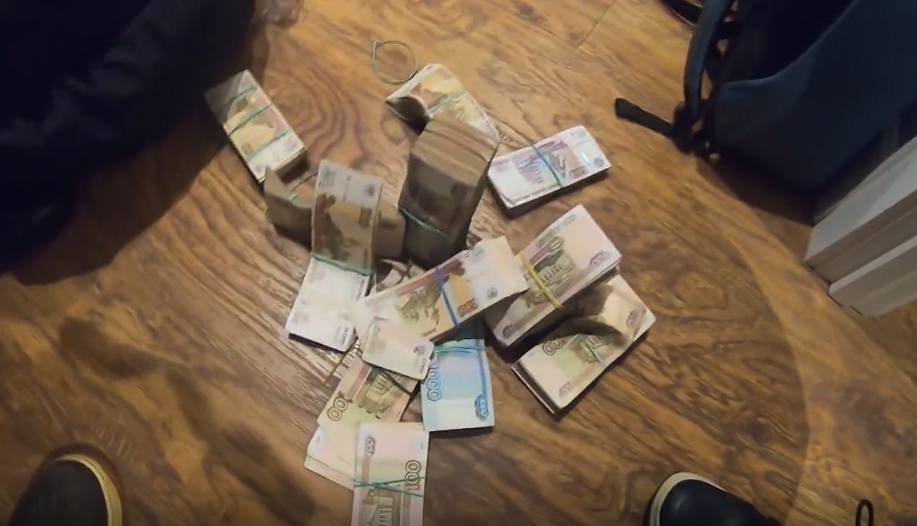 俄罗斯突袭加密货币勒索组织REvil 缴获超600万美元现金