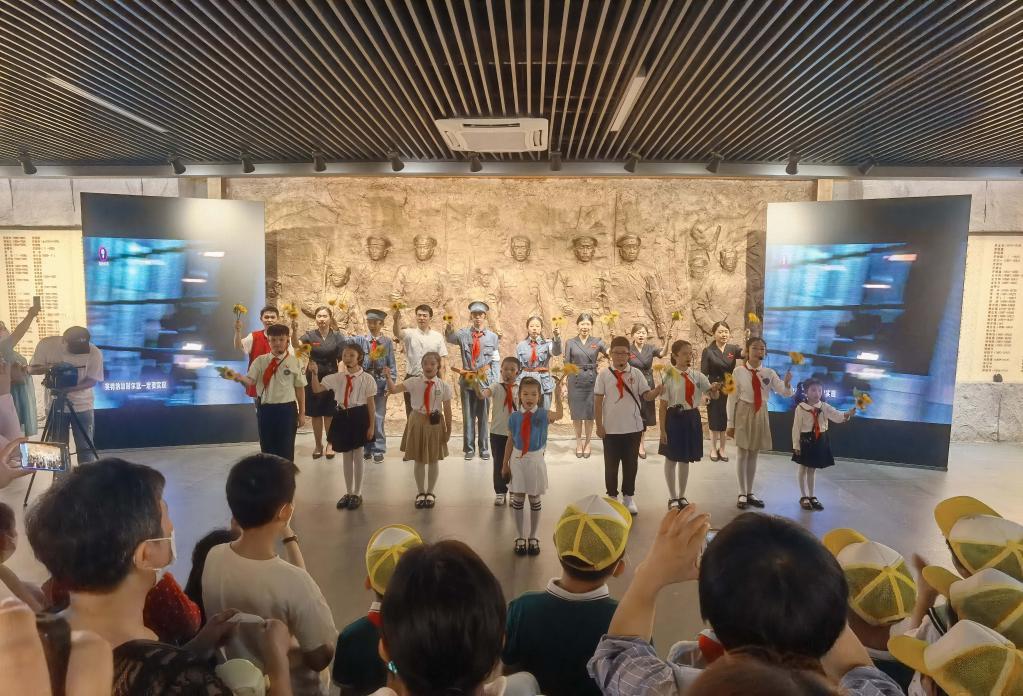 7月1日，在南昌八一起义纪念馆，“永远的七一”党史学习教育沉浸式课堂正在展演。新华社记者郭杰文 摄