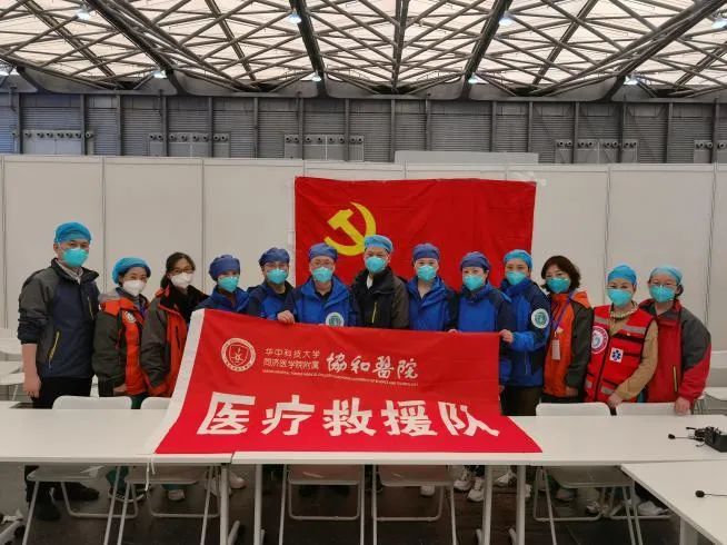 武汉第一家方舱医院原班人马来上海了，艰难一定会过去过去