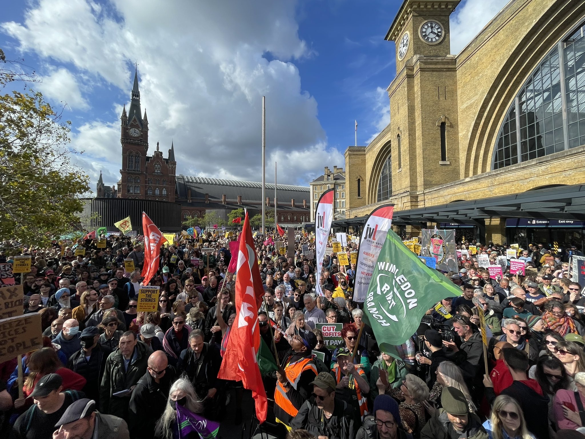 英国多位名人加入示威集会呼吁民众重视气候变化|示威|游行|能源_新浪新闻