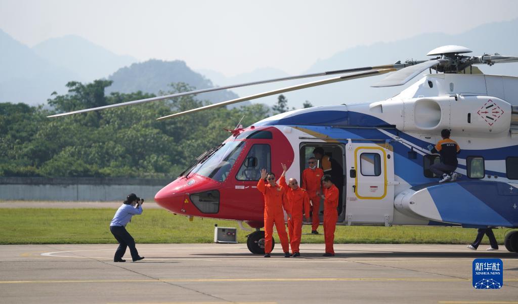 吉祥鳥ac313a大型民用直升機成功首飛