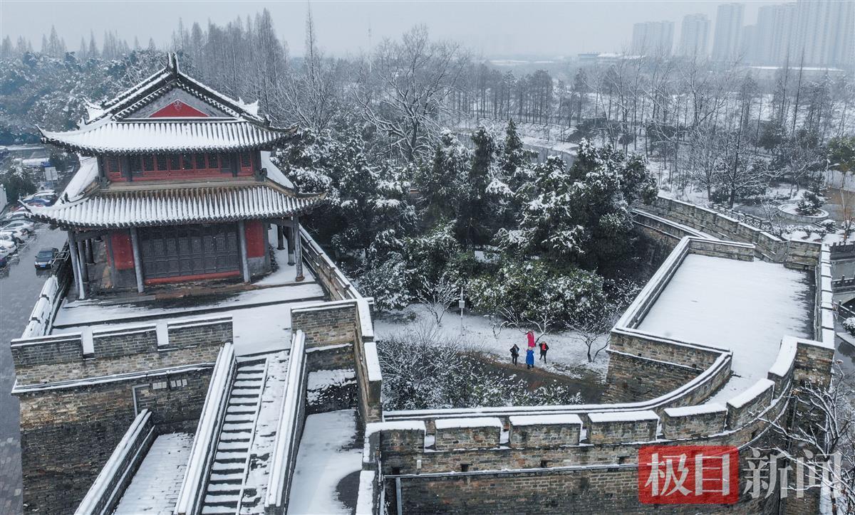 上班首日瑞雪降荊州,各部門及時應對雨雪天氣鳳凰網湖北_鳳凰網