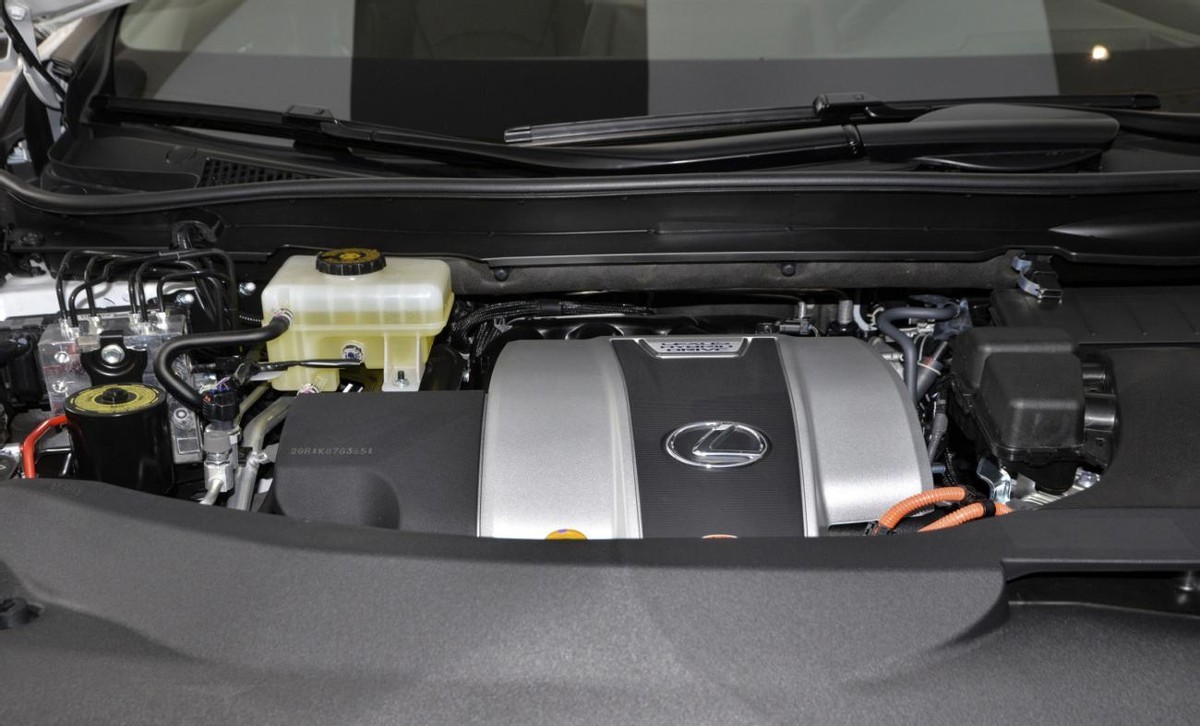 (现款雷克萨斯rx发动机舱)动力方面,目前还尚未曝光全新一代雷克萨斯