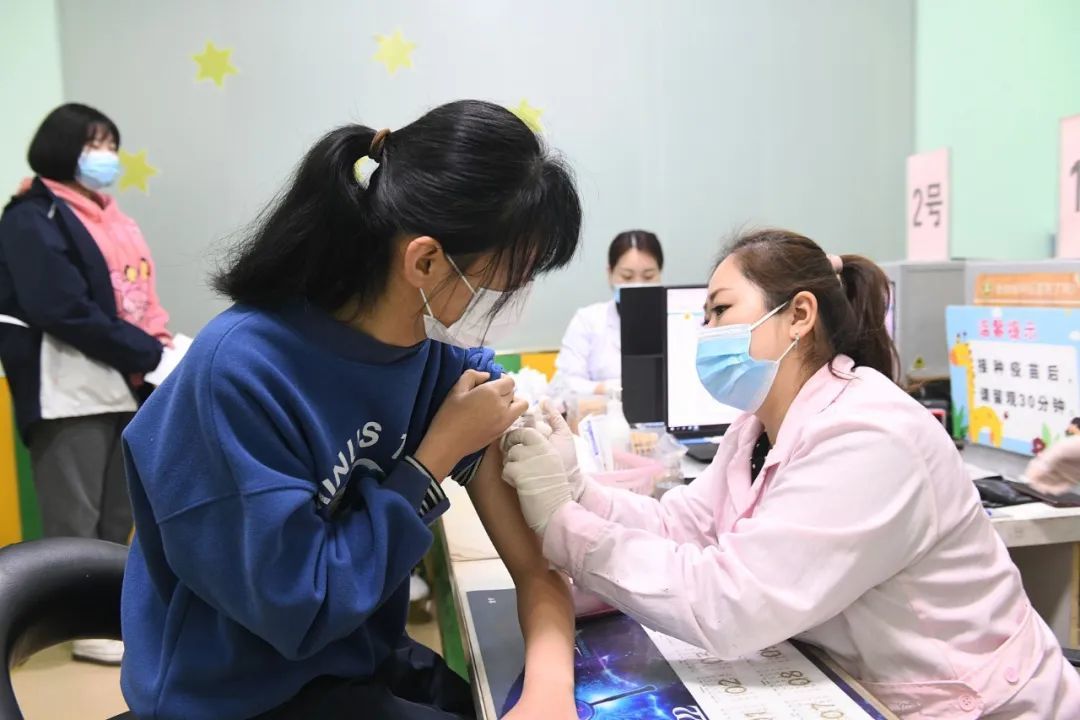 2022年，石家庄市为14周岁女孩免费接种国产2价HPV疫苗。