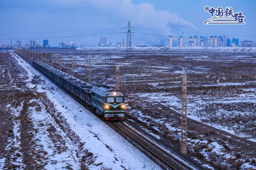 邢子鸣 摄7503/7504次"慢火车"行驶在天兰线上.