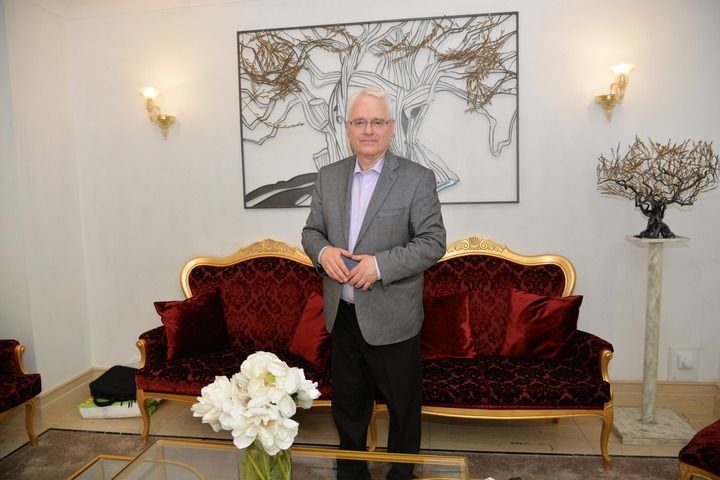 这是克罗地亚前总统伊沃·约西波维奇日前在首都萨格勒布接受采访的资料照片。新华社记者李学军摄