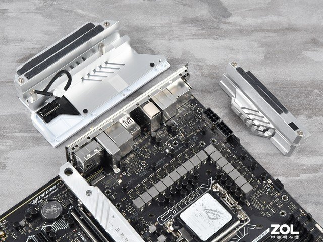 【有料评测】华硕Z790吹雪D4主板评测 全面的高端白色主板