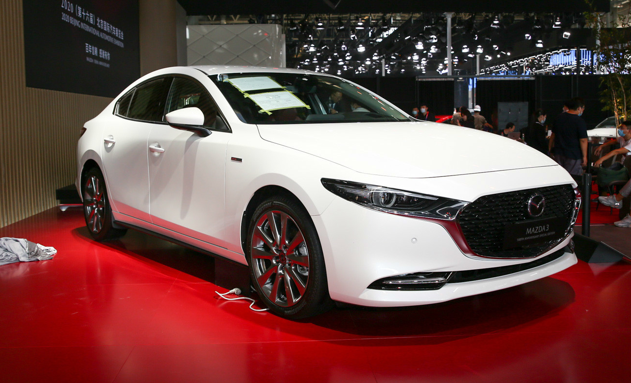 马自达不再固执昂克赛拉两厢版实车现身国内比高尔夫更帅