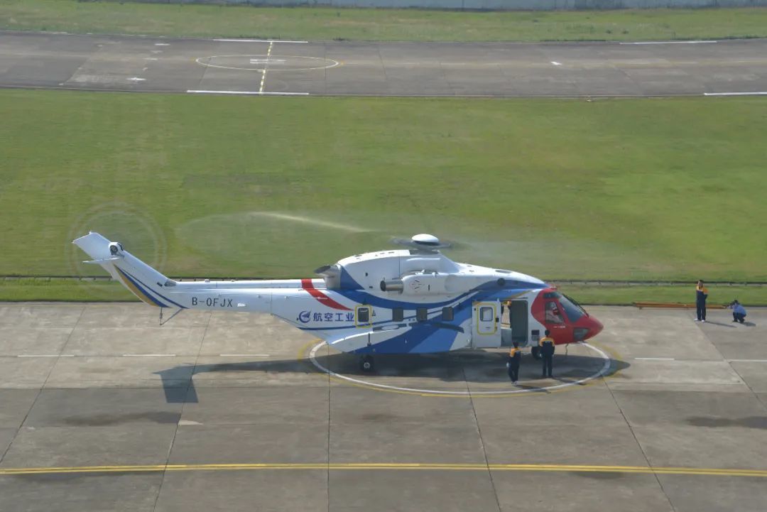 通过定制化设计,ac313a直升机具备执行紧急医疗救护,应急指挥,综合