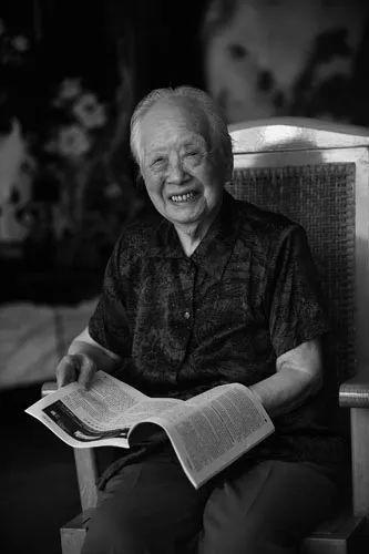 新四军老战士,开国中将王必成夫人陈瑛逝世,享年104岁__凤凰网