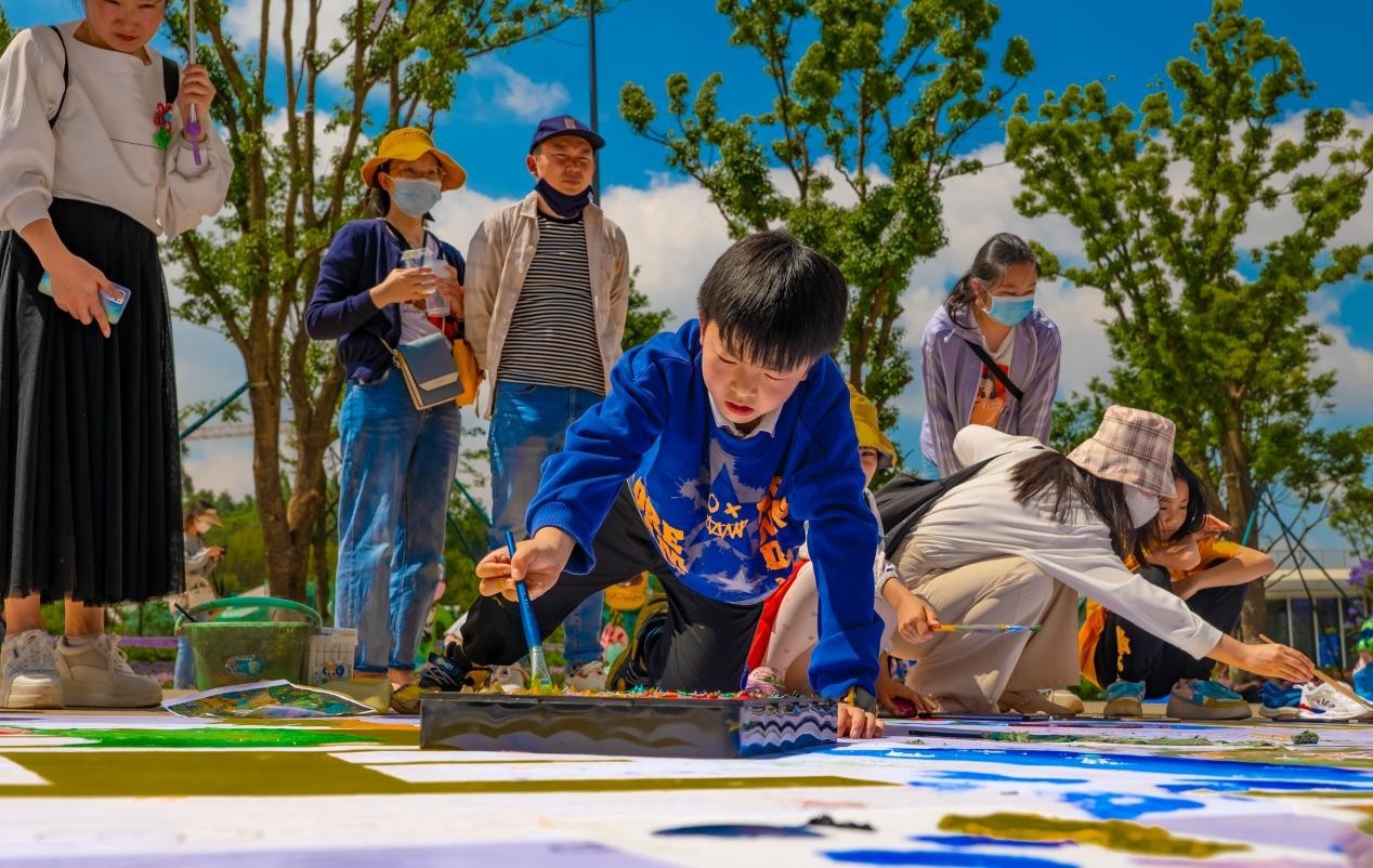 除了展出