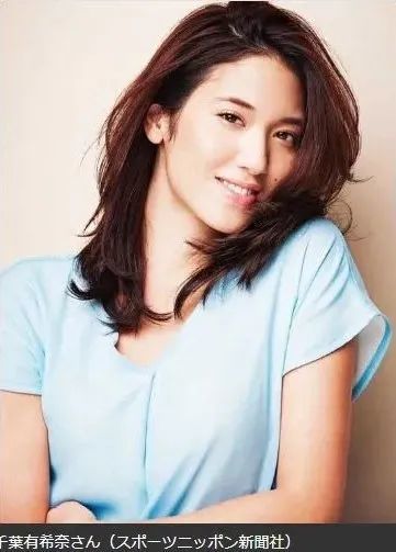 千叶有希奈,她是相扑大师的女儿,和知名相扑选手大关·贵景胜结了婚