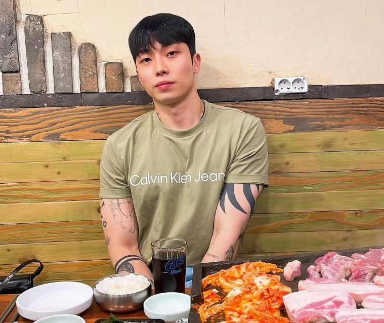 韩国出了档男男恋爱综艺,刺激啊……