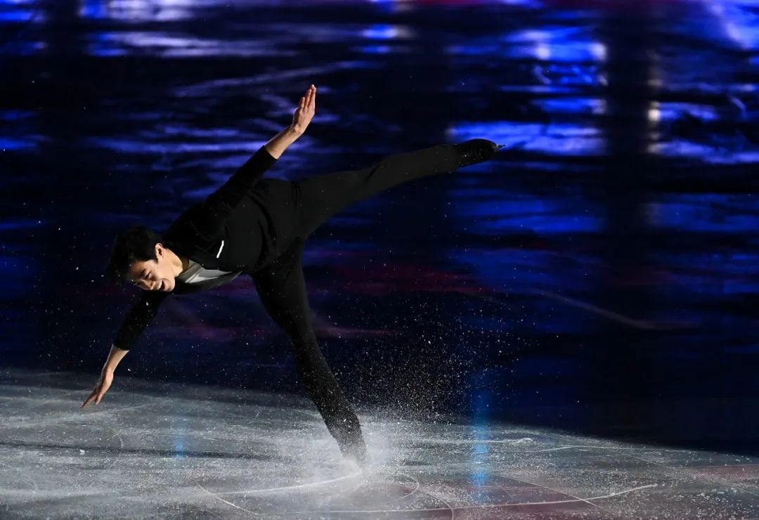 2月20日,美国选手陈巍在表演滑中.新华社记者 宋彦桦 摄