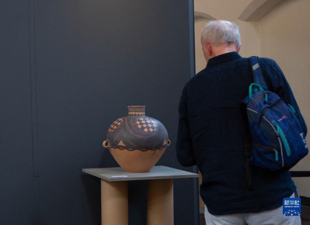 马家窑回声陶瓷艺术作品展在荷兰举办
