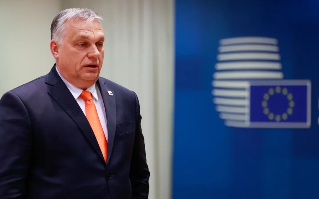 ▲3月24日，匈牙利总理欧尔班抵达欧盟总部，准备出席欧盟峰会。在欧盟峰会前夕的3月23日，欧尔班表示匈牙利政府强烈反对制裁俄罗斯能源部门。图/新华社