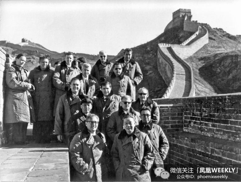 1971年7月，基辛格访问中国期间，登上位于北京市郊区的长城。