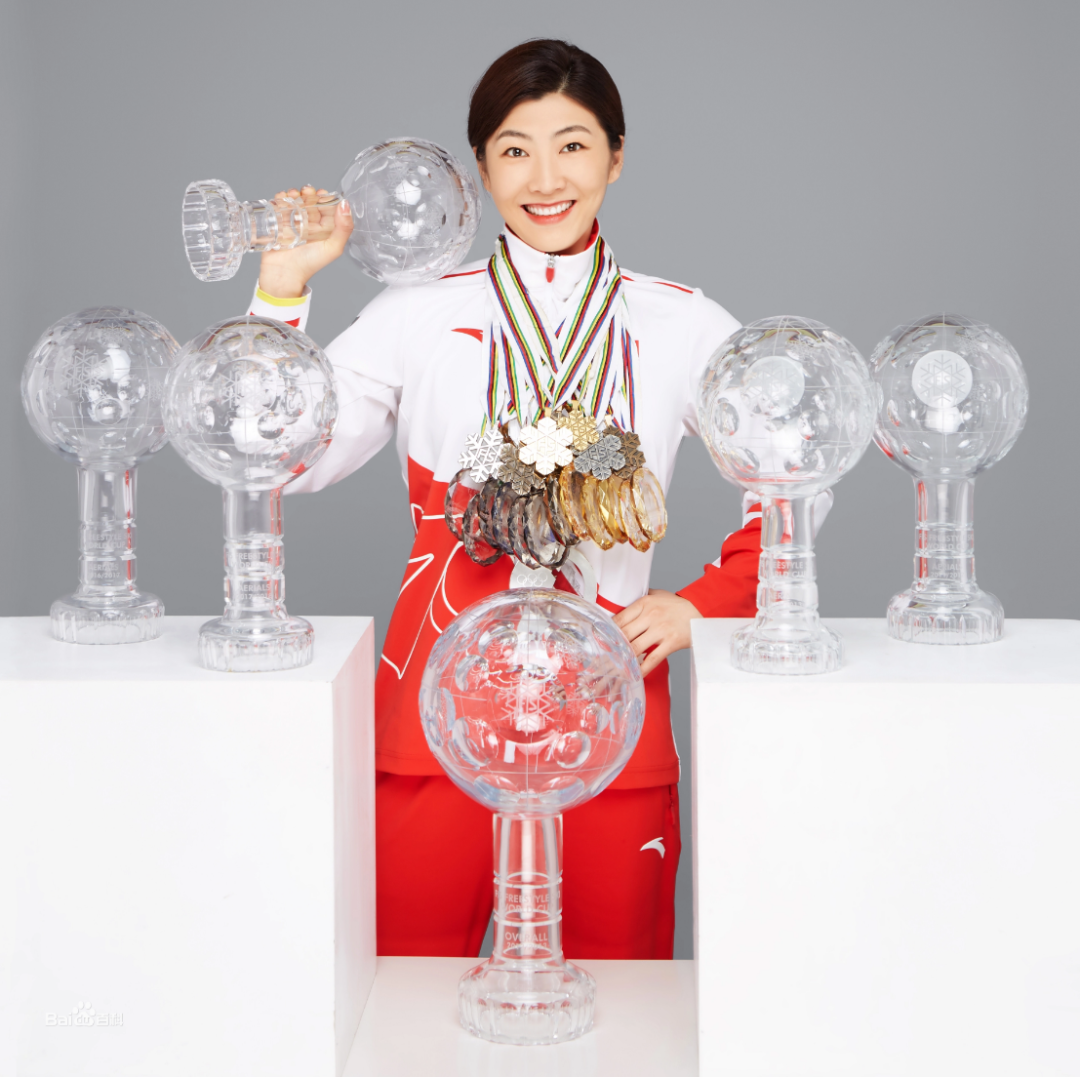 北京冬奥会冠军奖杯图片