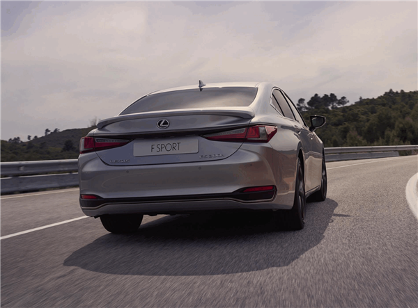 丰田“加价神车”半年销量暴跌30%!雷克萨斯ES又全面涨价