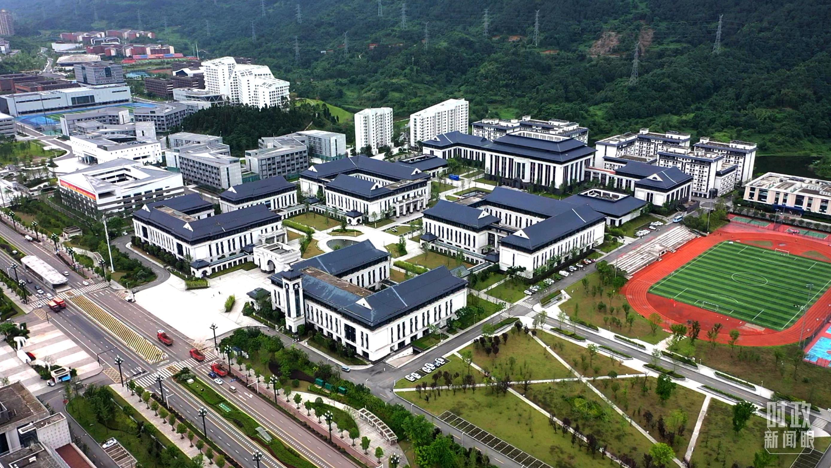 △宜宾学院总面积有2300亩。（总台记者胡吉川拍摄）