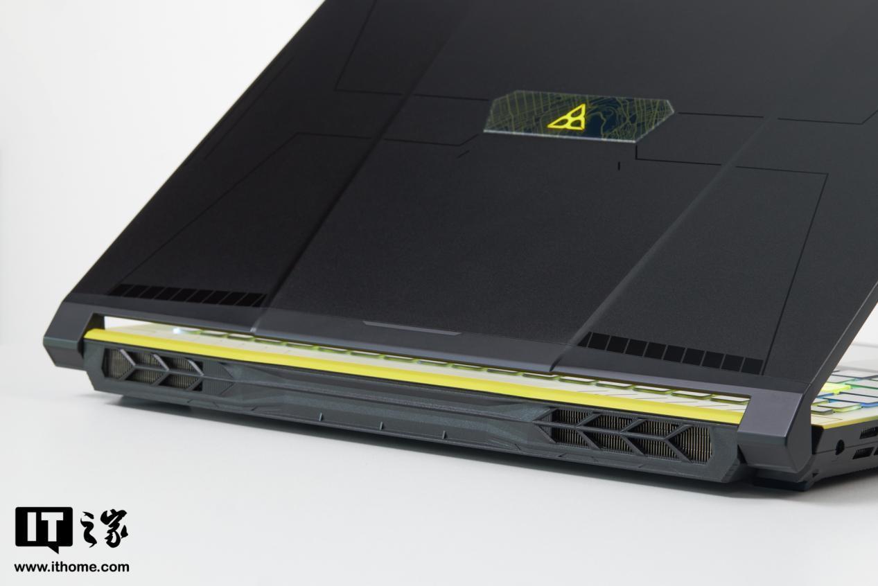 微星神枪手 15 彩虹六号:异种联名款