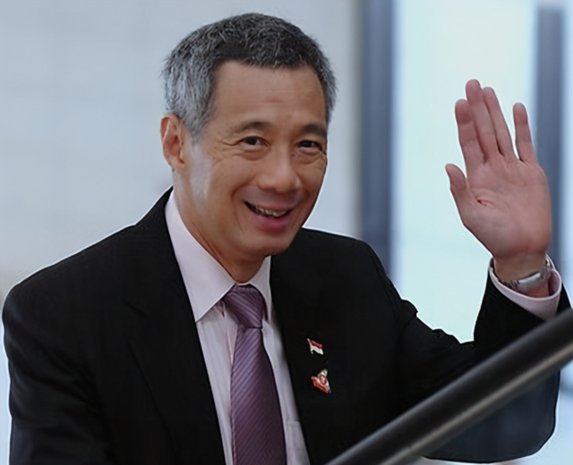 ● 李显龙