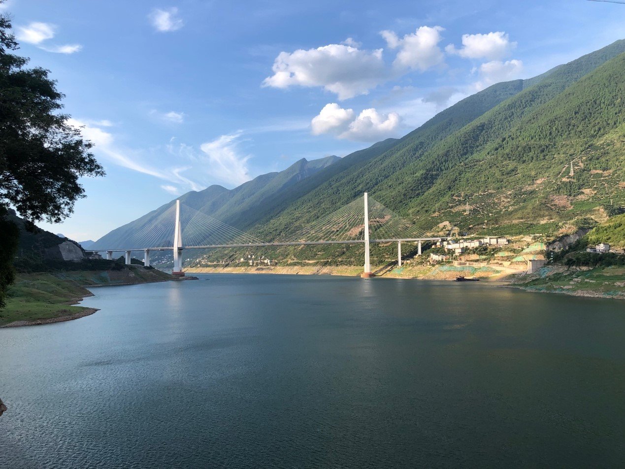 香溪河大桥。
