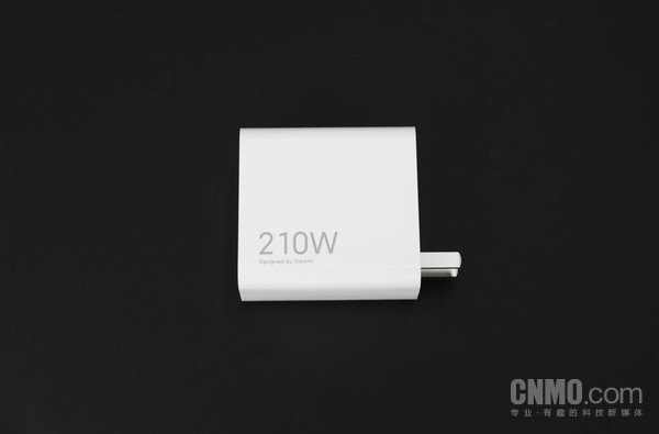 Redmi Note 12 探索版搭载双GaN设计210W充电头