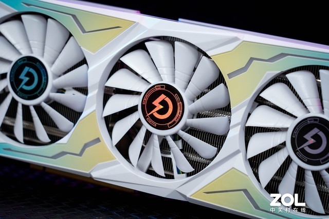 【有料评测】磐镭RTX 3070Ti白铠显卡评测 颜值说明一切