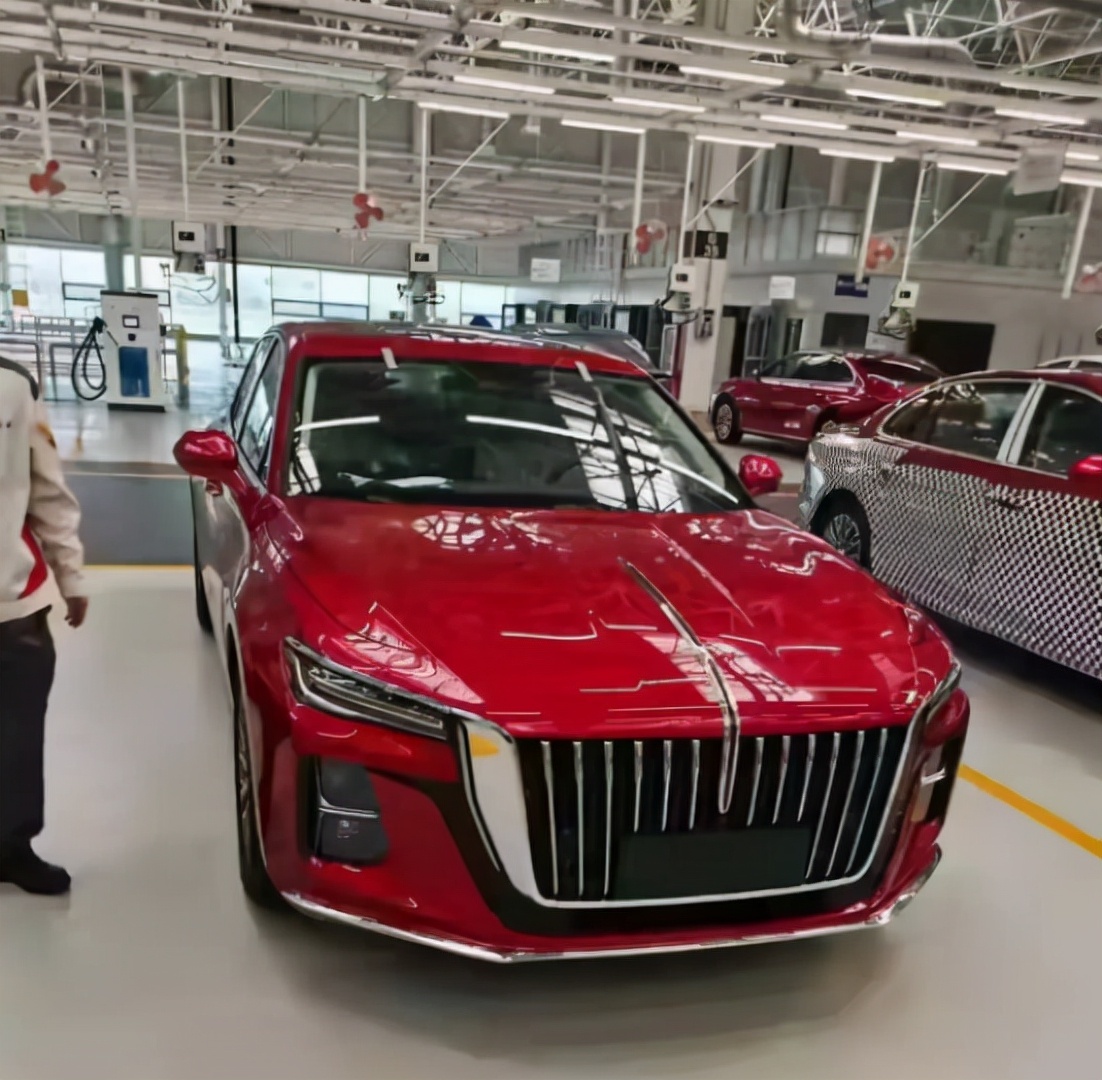 曝光疑似红旗h5全新换代车型露出整体更显豪华与动感