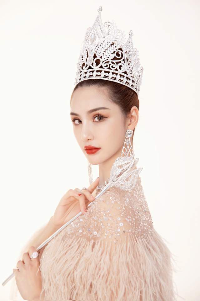 张一禾获世界小姐北部赛区冠军荣登《健康博览》杂志封面__凤凰网