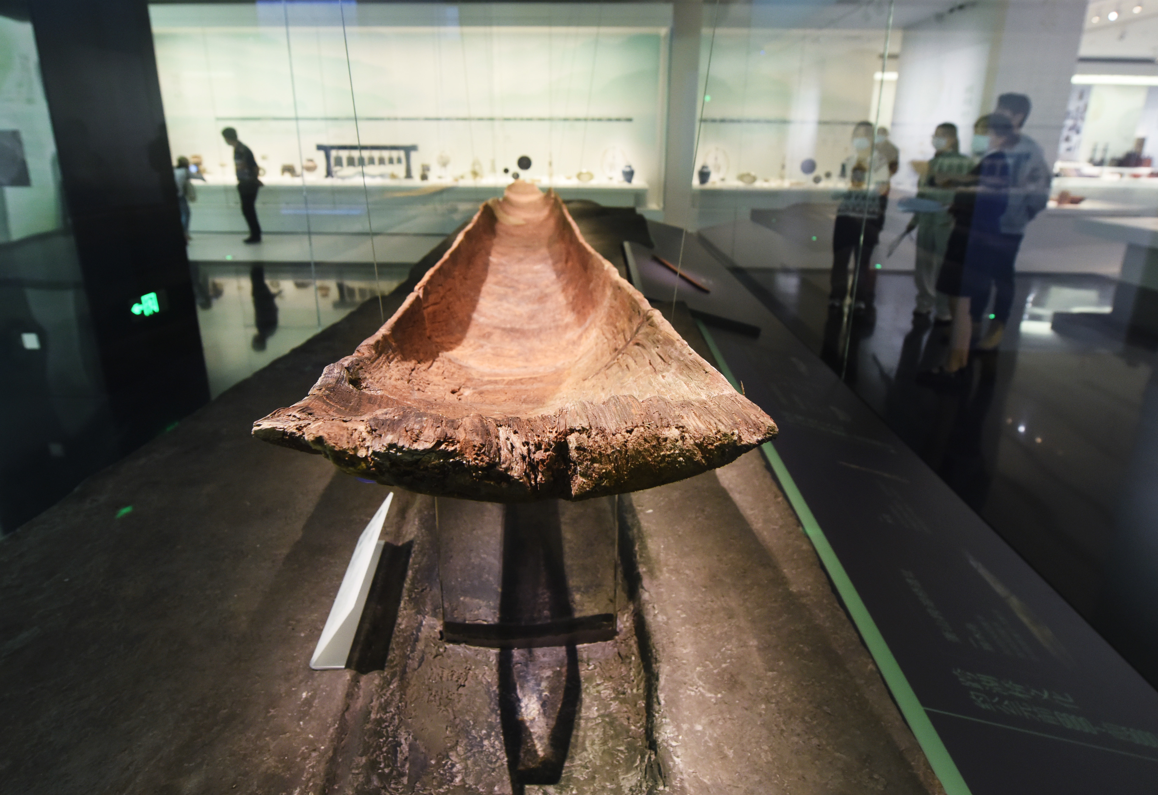 史前最长独木舟亮相杭州 距今5000年历史_凤凰网