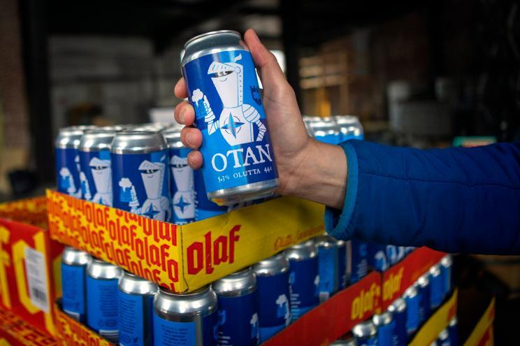 芬兰奥拉夫酿酒公司推出北约主题啤酒“OTAN” 图自外媒
