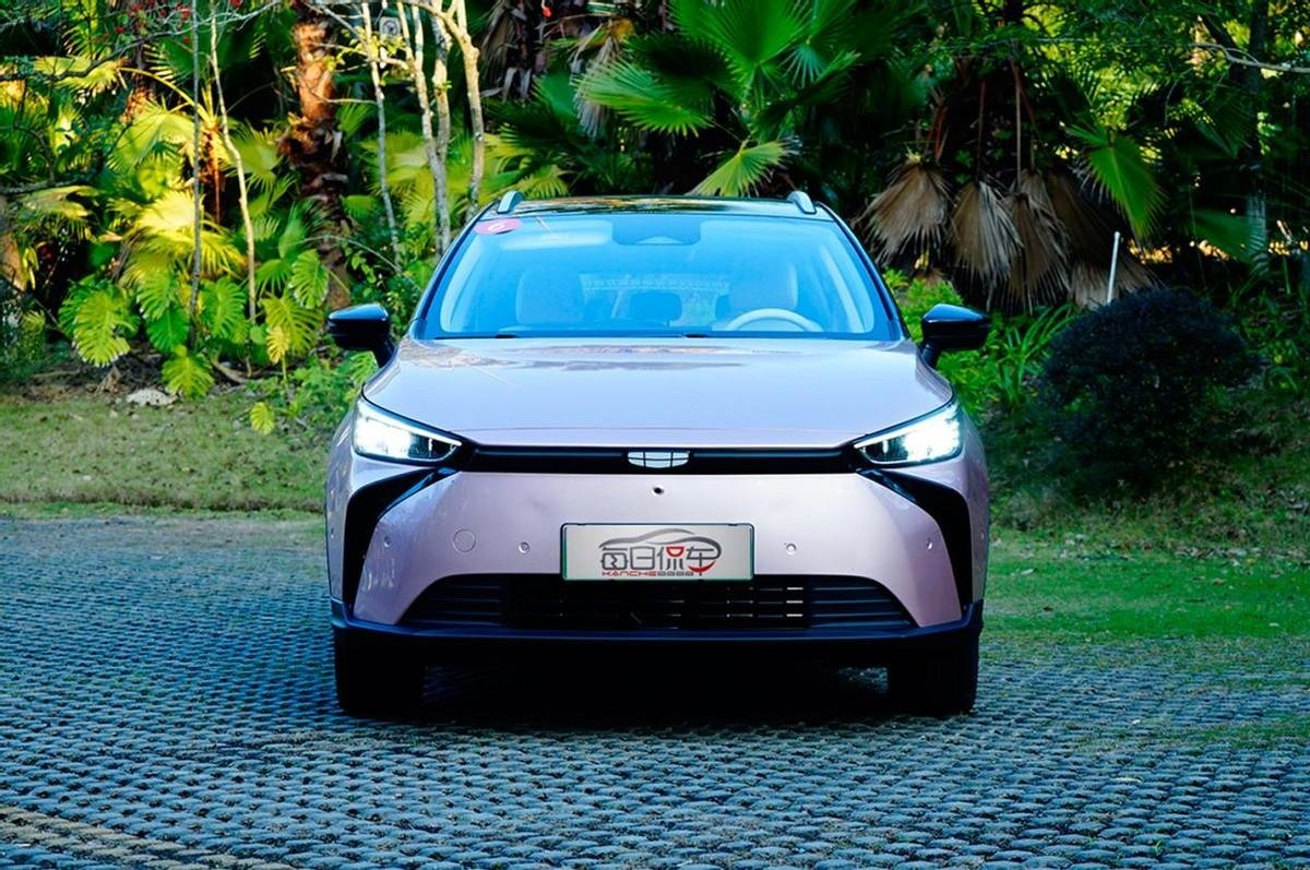 车机好用 驾驶轻松 空间够大 女神好伙伴 几何m6试驾分享_凤凰网汽车